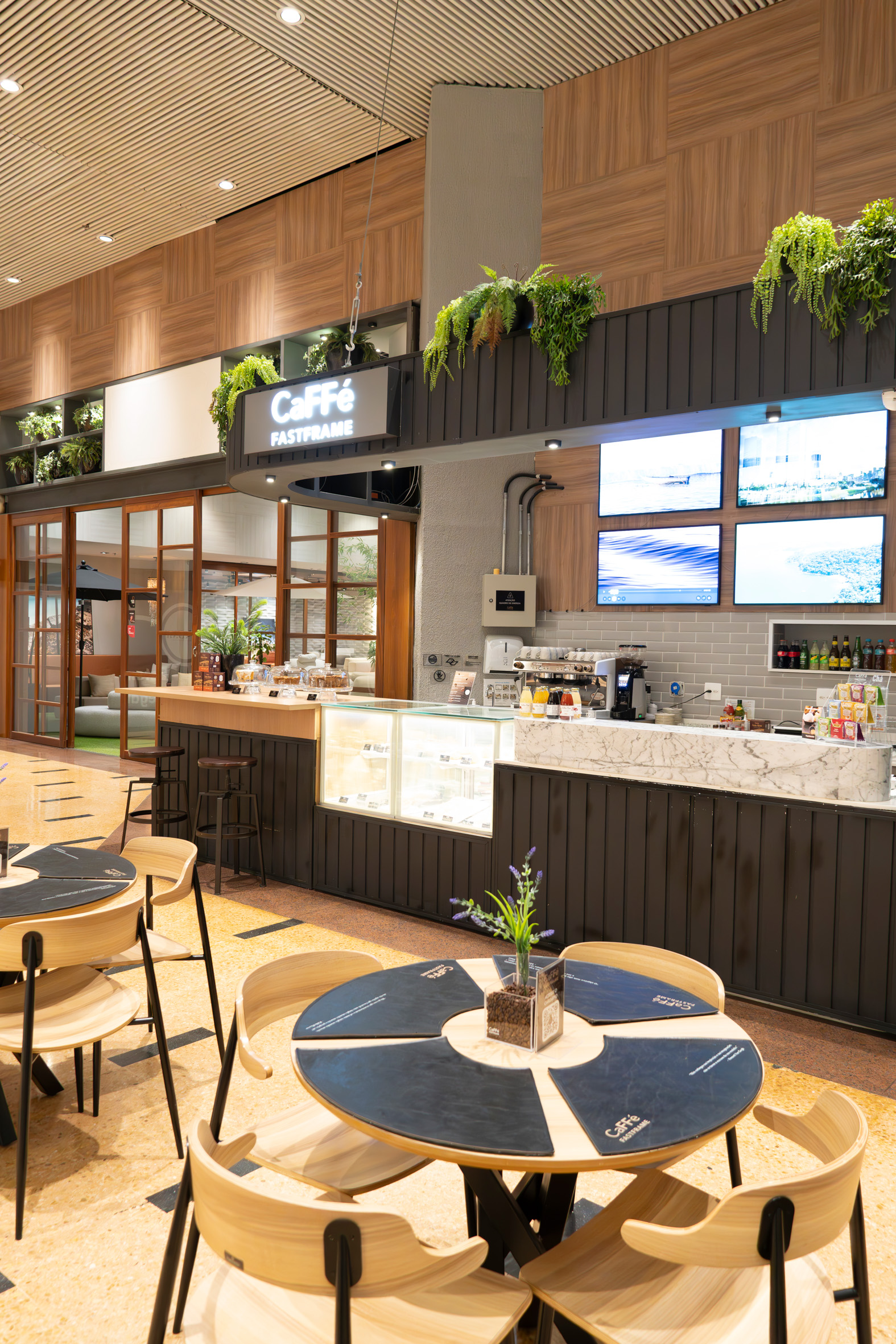 Fotografia do ambiente do caffé FastFrame.