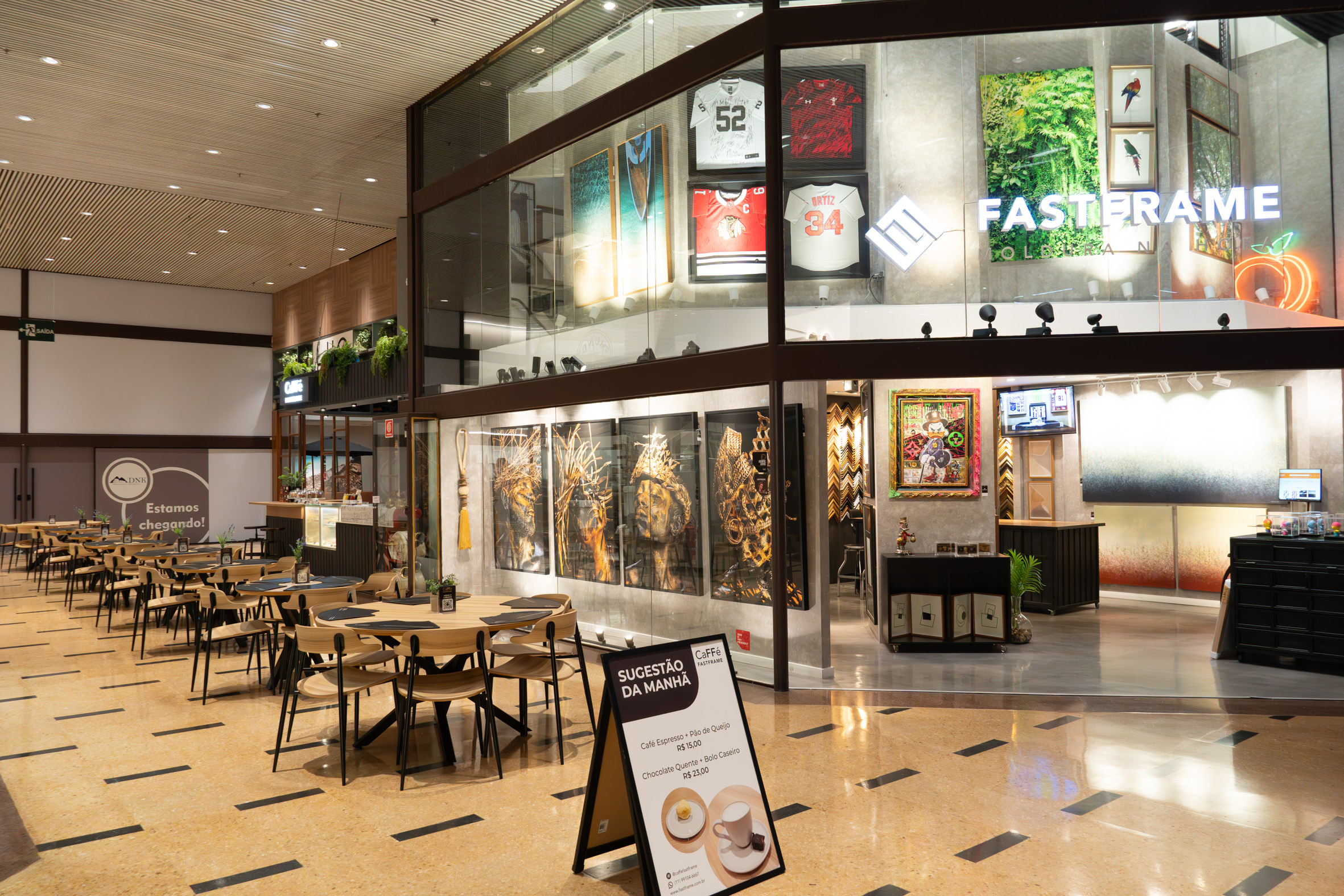 Fotografia do ambiente do caffé FastFrame.