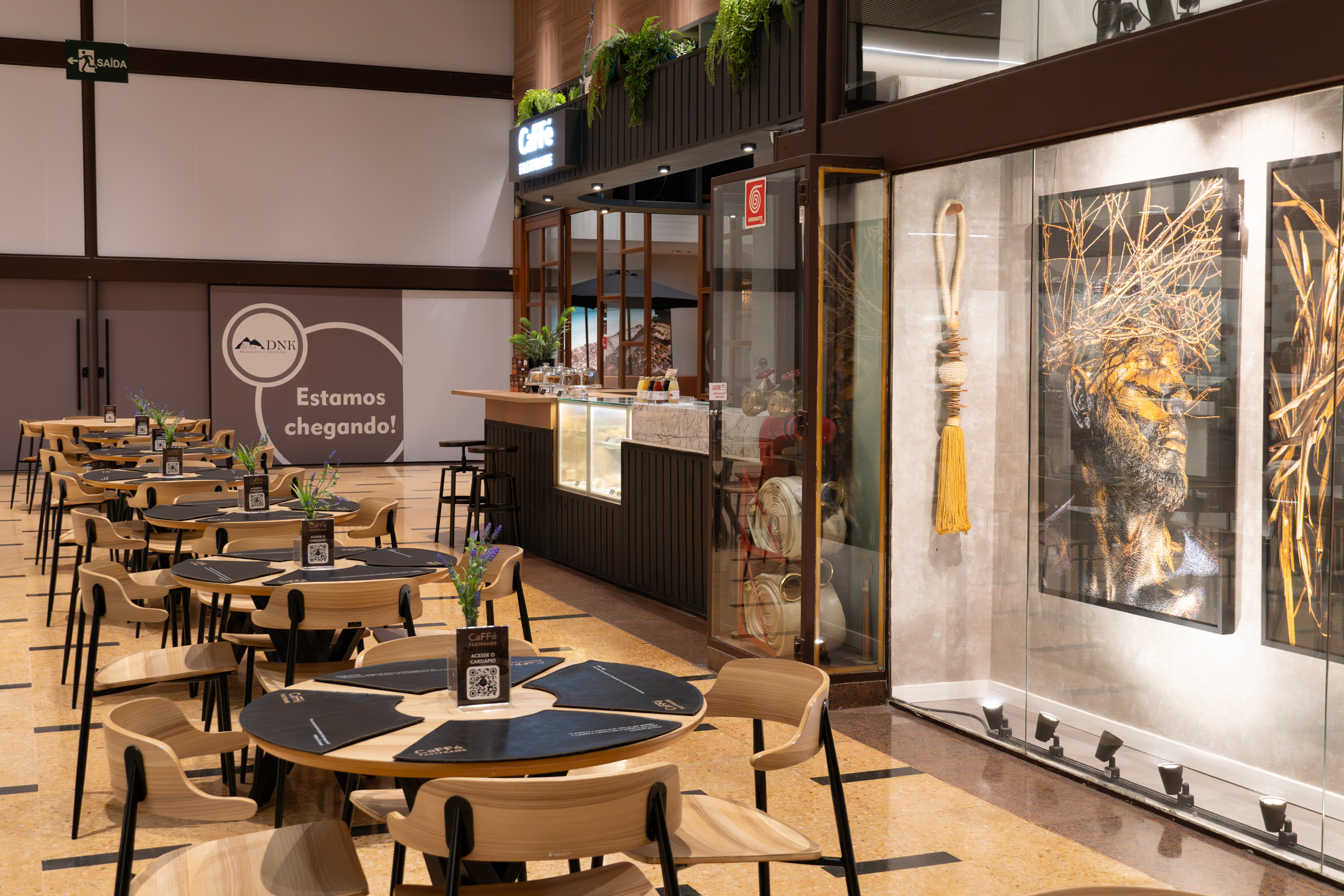 Fotografia do ambiente do caffé FastFrame.