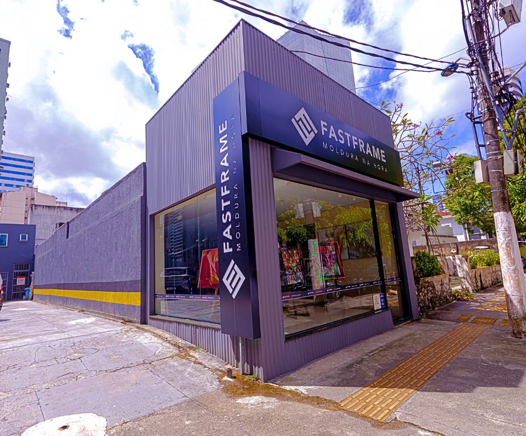 Fotografia da fachada da unidade FastFrame Belém I no Pará.